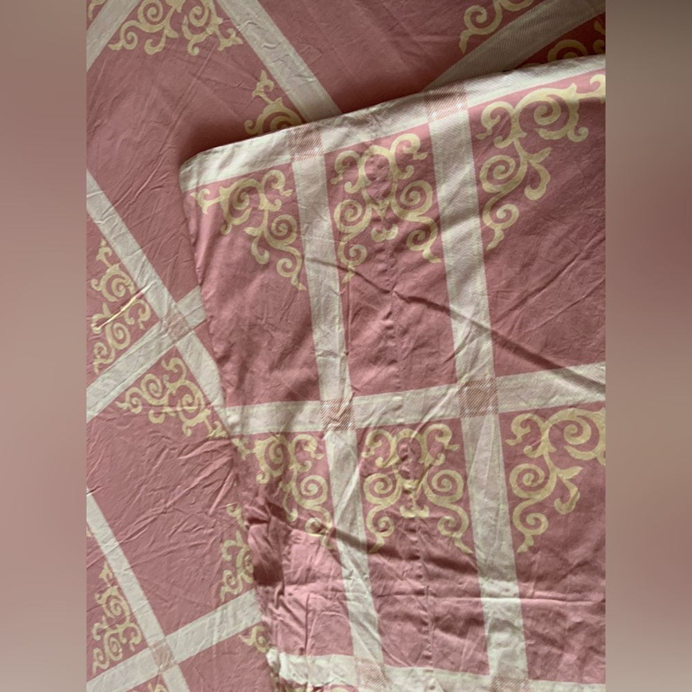 Rose Pink Decorative Grid Duvet Cover with Cream Scroll Accents- Double - Picture 3 of 3